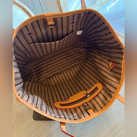 Purse - Picture 2 of 2